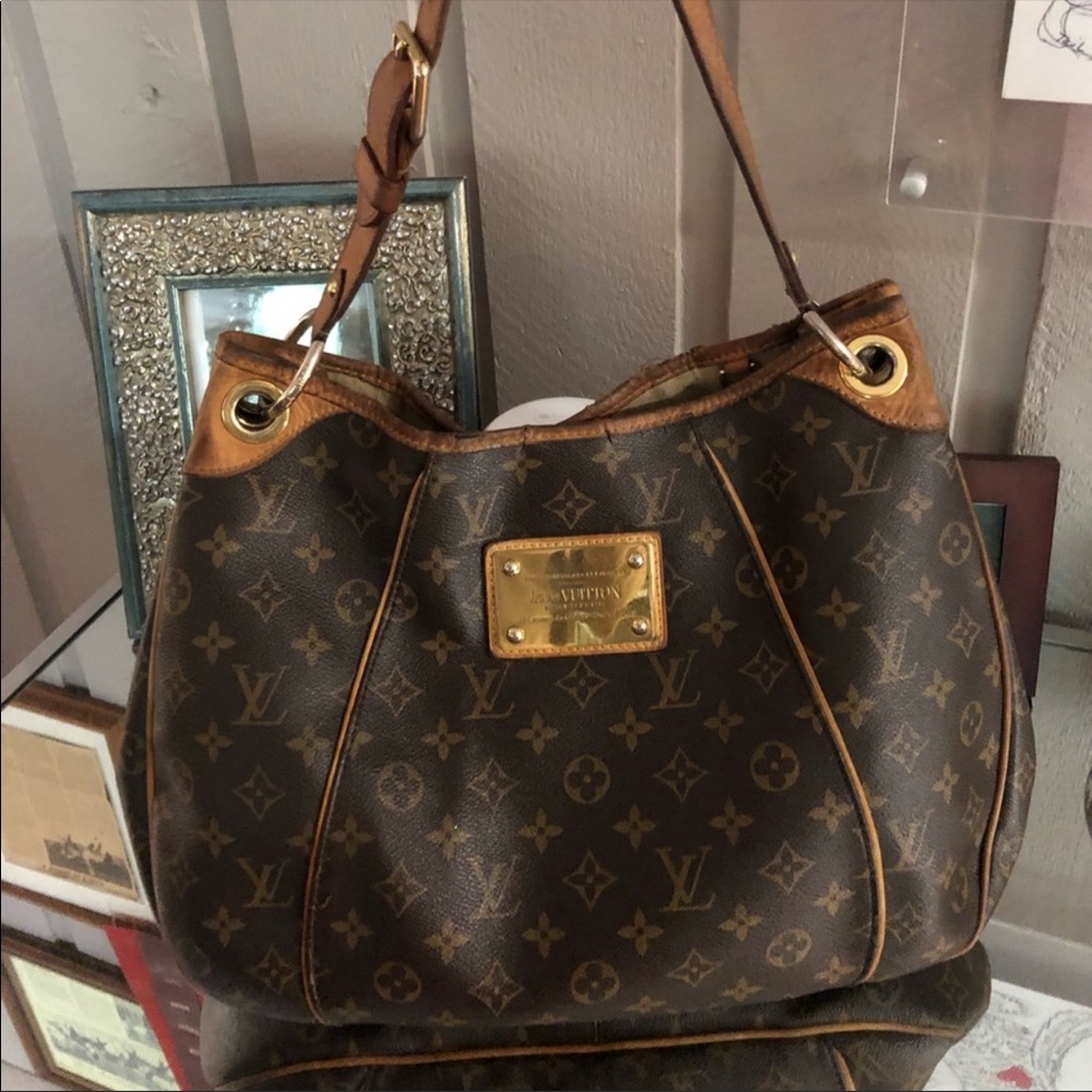Authentic Louis Vuitton Galleria!